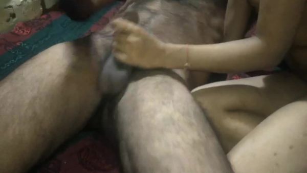 Enjoy watching full movie : Devar Bhabhi - Devar Ne Bhabhi Ko Kamre Me Le Ja Kar Choda