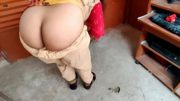 Watch complete movie of : Desi Pakistani Muskan Rani Homemade Viral Sex - Amateur Housewife Doggy Style Fucked