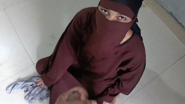 Stream uncensored clip called : Desi Muslim Blonde Housewife Sucks Boss Cock Close Up