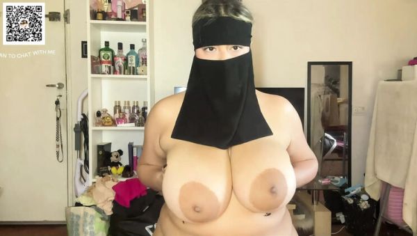 Play this hardcore clip of : Bubblesincollege American Teen in Hijab Fucks with Huge Natural Tits and Makes You Cum