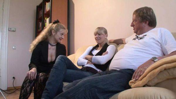 Play this HD clip named : Hot German MILF Simone and Blonde Laureen Pink Suck Big Cock Together - Huge Cumshot