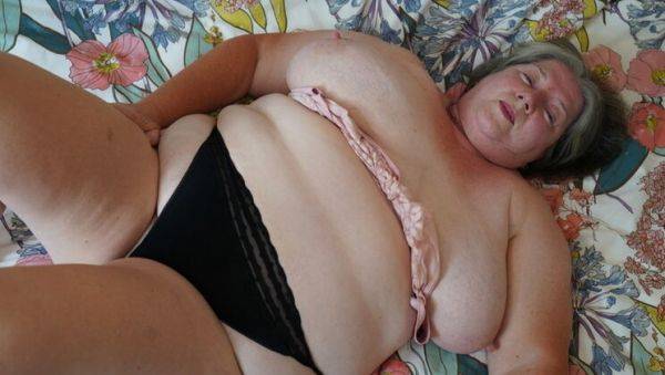 Stream complete clip : Chris44G Fucks a Dildo with Big Natural Tits and Thong - Mature British MILF