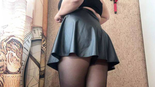 Play the complete scene named : Lux Eva Rips Black Tights on Her Hot Ass - Big Booty Desi Babe in HD