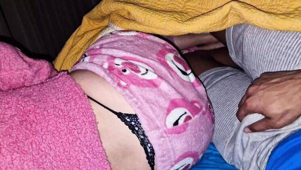 Play the uncut scene titled : Hot Teen Carlalamamadora Cheats on Boyfriend with Best Friend - Big Tits, Thong, and Naughty Surprise