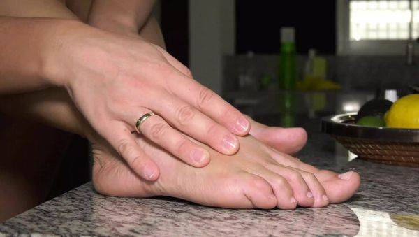 View complete video called : Amateur Brunette MILF Ashley Dark Solo Pussy Play in 4K - Real Homemade Foot Fetish Hookup