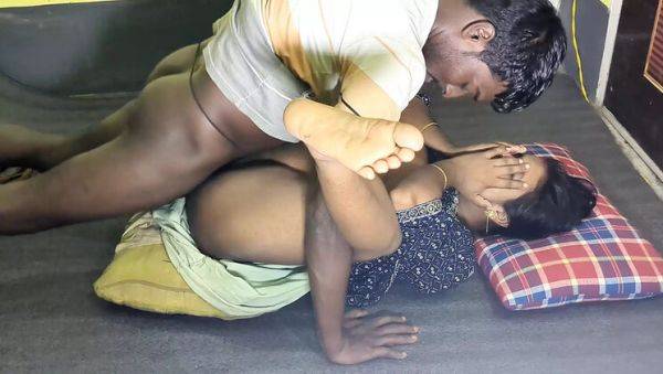 Play this complete video called : Desi Indian Bhabhi Deluwara Hot Home Sex with Hindi Audio