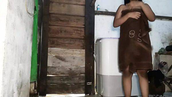 Play this hardcore movie : Hot Indonesian Housewife Cheats with Brother-in-Law in Steamy Fuck Session