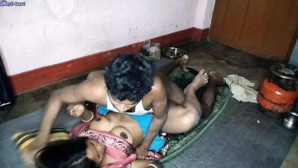 Stream the full clip called : Desi Wife Ji Ko Room Mein Lejakar Raat Bhar Maje Se Choda - Ravikumar