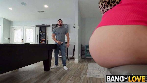 Enjoy watching the HD clip named : Harley King Obsession: Blonde Teen with Big Booty Gets Hardcore Facial