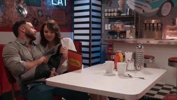 Play the uncut video of : Liz Jordan Sneaking Around At The Diner