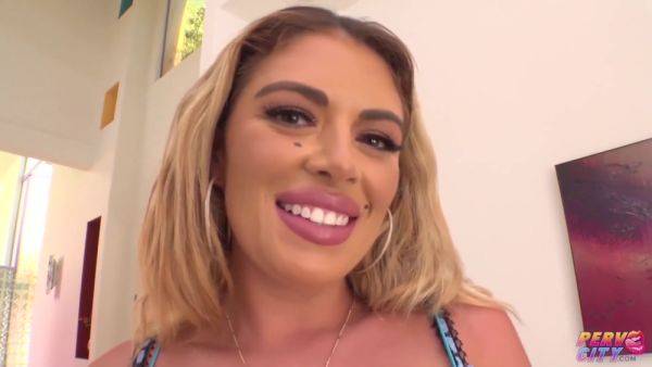 Watch the uncut scene titled : Blondes Goddess Savannah Bond And Vivianne Desilva Deep Anal Hardcore Pleasure