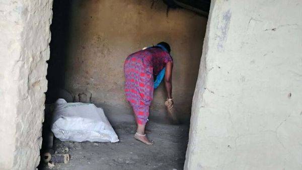 Watch this uncut clip of : Bhojpuri Bhabhi Fucked Hard by Old Man in Night - Desi Mature Sex