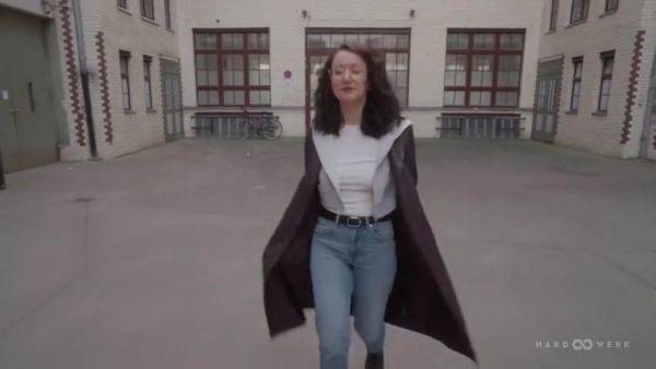 Watch the complete video of : Josie Boo - Gangbang - 1080p