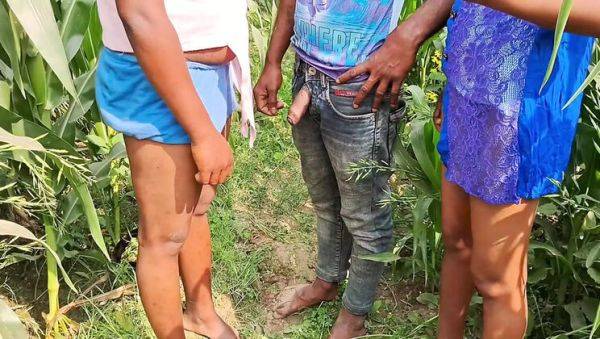 Play the hardcore movie of : Desi Hot Wife Outdoor Threesome Sex with Doggy Style - Latest HD Video