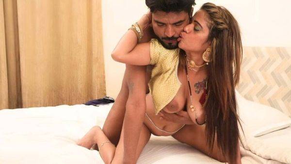 Play this hardcore movie : Desi Bhabhi in Saree Gets Hardcore Fuck by Devar in Hindi - Tight Pussy Action
