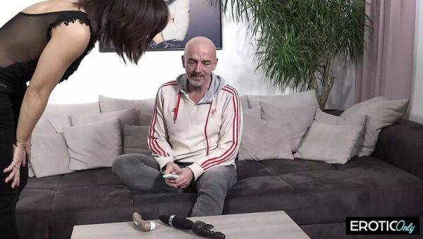 Play this complete video of : Big Ass MILF Takes Deep Blowjob and Butt Plug After Work - Homemade HD