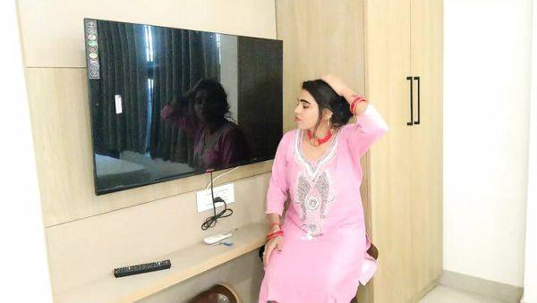 Stream the uncut scene : Hot Indian Housewife Gets Rough Doggy Style from TV Mechanic - Free Fuck