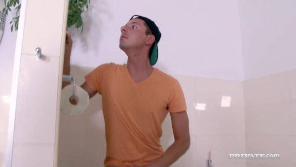 Play HD video titled : MILF Kayla Green Enjoys Anal With Young Stud