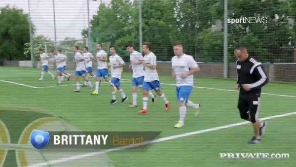 Stream HD movie titled : Kalya Green, Busty MILF in a DP threesome