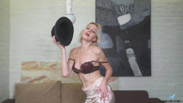 View complete clip : Sexy Mature