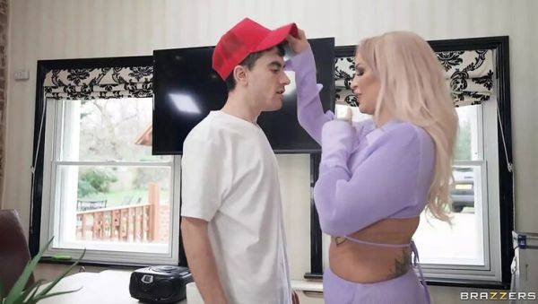 Stream this hardcore movie of : Louise Lee Threesome with Danny D & Jordi - Big Tits, Handjob & Cumshot