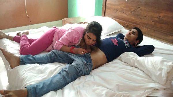 Stream hardcore scene named : Big Pussy In Delhii Wali Housewifee Se Husbaand Ne Maaje Kiiye Aur Gaandi Gandi Baate Karke Big Cock Se Pussy Ko Choda