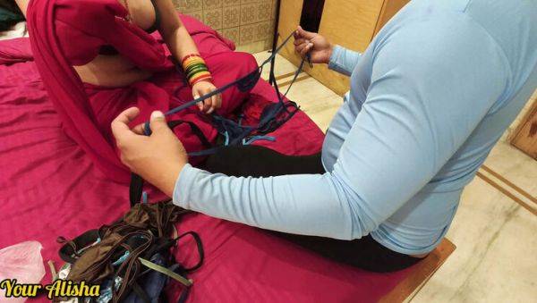 Enjoy watching HD scene named : Bra Salesman Fucks Housewife - Indian MILF Gets Creampie in Homemade 4K