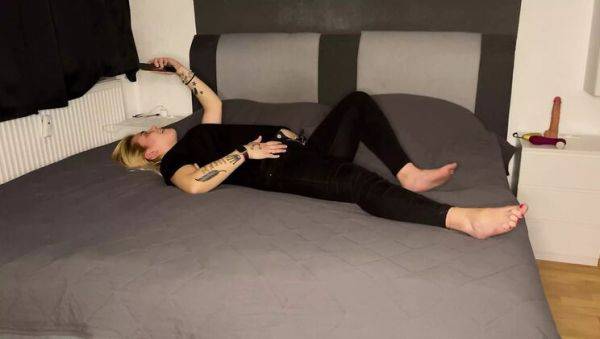 Enjoy watching uncensored movie called : Blonde German Babe Bonieclydeerotik Fingering Her Wet Pussy to Multiple Loud Orgasms - Solo Masturbation in Bed