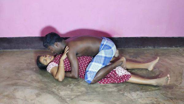 Stream HD scene of : Hot Village Housewife Hardcore Fuck at Home - Hindi Audio HD