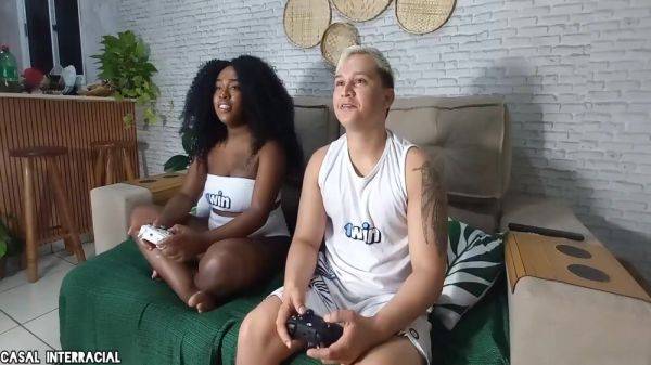 Enjoy watching uncensored clip titled : Richards Oliver And Bruna Black - Minha Vizinha Me Interrompe No Meio De Um Jogo Querendo Fuder, Tirou Preservativo E Sentou No Pelo! ( Com Erros De Gravacao No Final) 11 Min