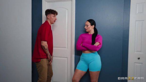 View the complete scene titled : She Likes A Big Load - Lucy Foxx & Money Birdette