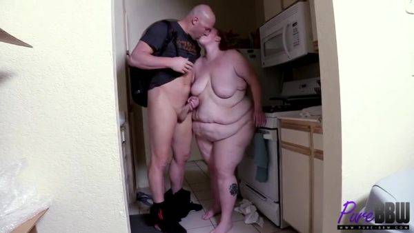 View this HD video of : Julie Ginger - Breaking In The New Apartment