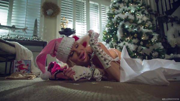 Play uncut movie called : Merry Wankmus - Starring: Kelly Madison - PornFidelity