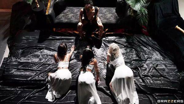 Stream the full clip : Kira Noir Threesome Fuck with Jesse Pony & Nichole Saphir - Big Tits, Blowjob & Cumshot