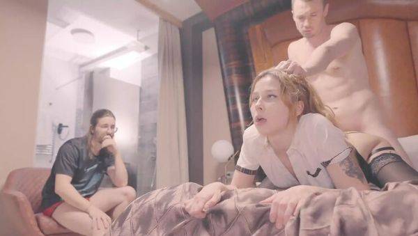 Enjoy watching this uncensored scene of : Curvy Hotwife Fucks Stranger While Hubby Watches - Amateur Blonde Teen Cowgirl