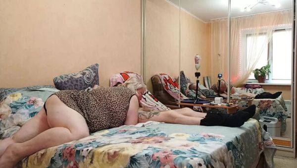 Play uncut scene named : Hot Wife Sucks Thick Load and Swallows Every Drop - Zona901