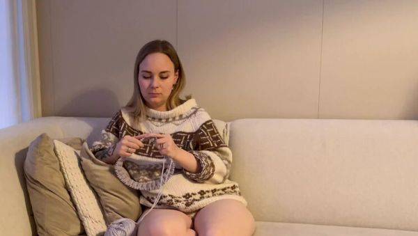 Play complete clip : Hot wife moans loud as hubby licks her wet pussy to orgasm on couch - Homemade 4K