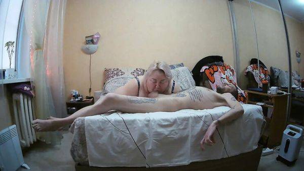 Watch this complete clip named : Stepmom sucks big cock deep and watches cum flow out - Zona901