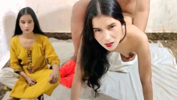 Watch the hardcore movie : Desi Hot Aunty Fucked Hard in Homemade Indian Sex Video