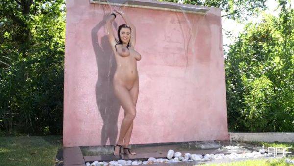 Play this uncut clip of : Knockout Heaven