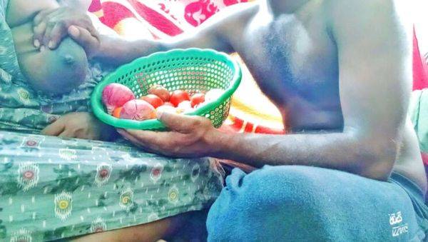 Enjoy watching the complete movie : Hot Tamil Aunty Rough Fuck with Vegetable Vendor - Desi Sex with Clear Audio