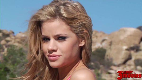 Stream the complete clip of : Tight Jeans Gets Fucked