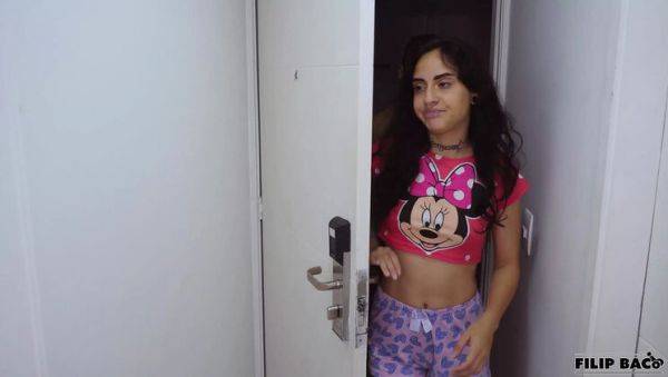 Play the full clip of : Skinny Teen Addicted to Her Phone Gets Fucked Hard in Gym - Facial Finish