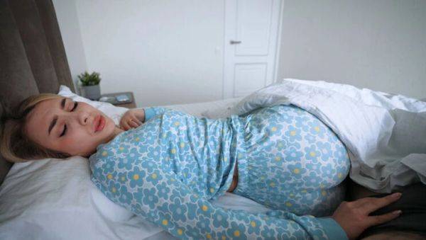 Enjoy watching the complete video named : Step Mom Jenny Lux Wakes Me Up With A Hot Blowjob & Creampie