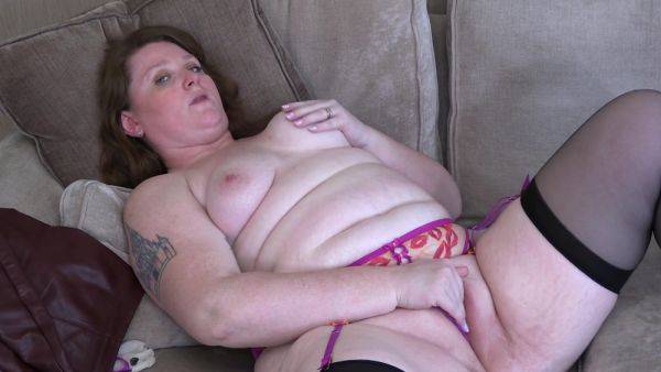 Watch this hardcore clip named : Big booty amateur slut plays with her fat pussy in sexy manners