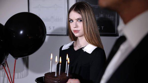 Play this complete clip called : Sladyen Skaya VR Porn: Birthday Treat - DarkRoomVR