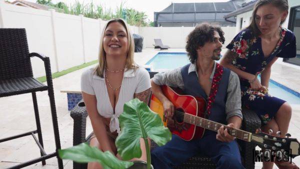 Watch hardcore movie of : Cucking The Neighborhood - Gypsy Rose & Mike Skywalker