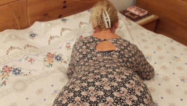 Enjoy watching this hardcore video called : Hot Blonde MILF Selena701 Gets Foot Worship & Pussy Eating in 4K