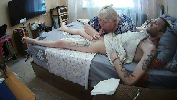 Stream uncut movie titled : Stepmom gives deep morning blowjob on weekend - Zona901