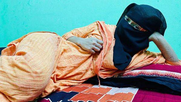 Play the HD video : Desi Bhabhi Fucks Hard - Hot Indian Aunty Sex with Step Brother